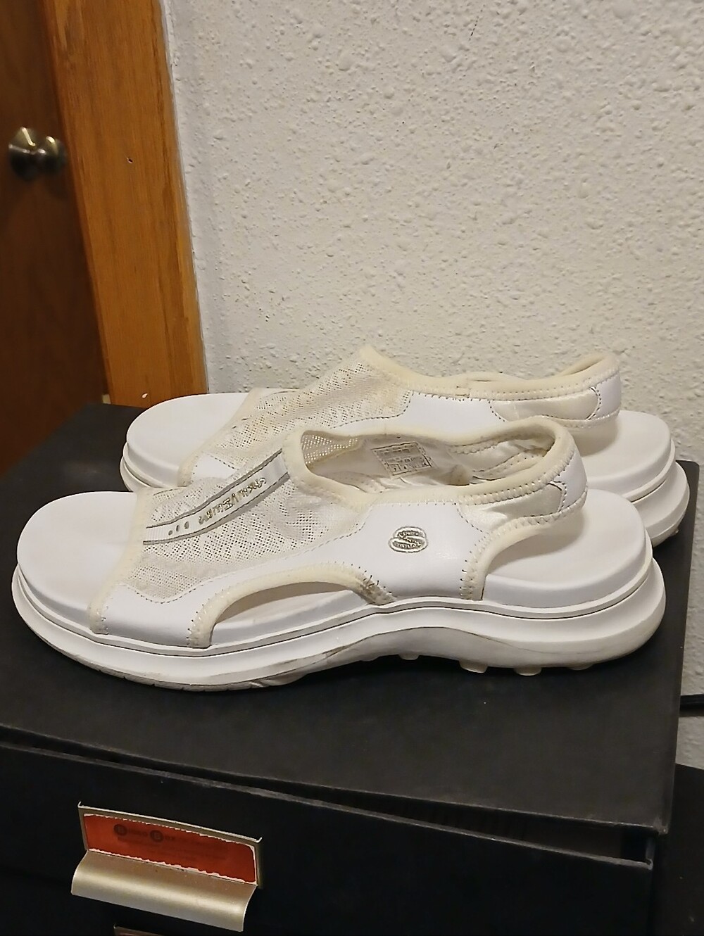 Skechers White Mesh Comfort Sandals – Women’s Size 7